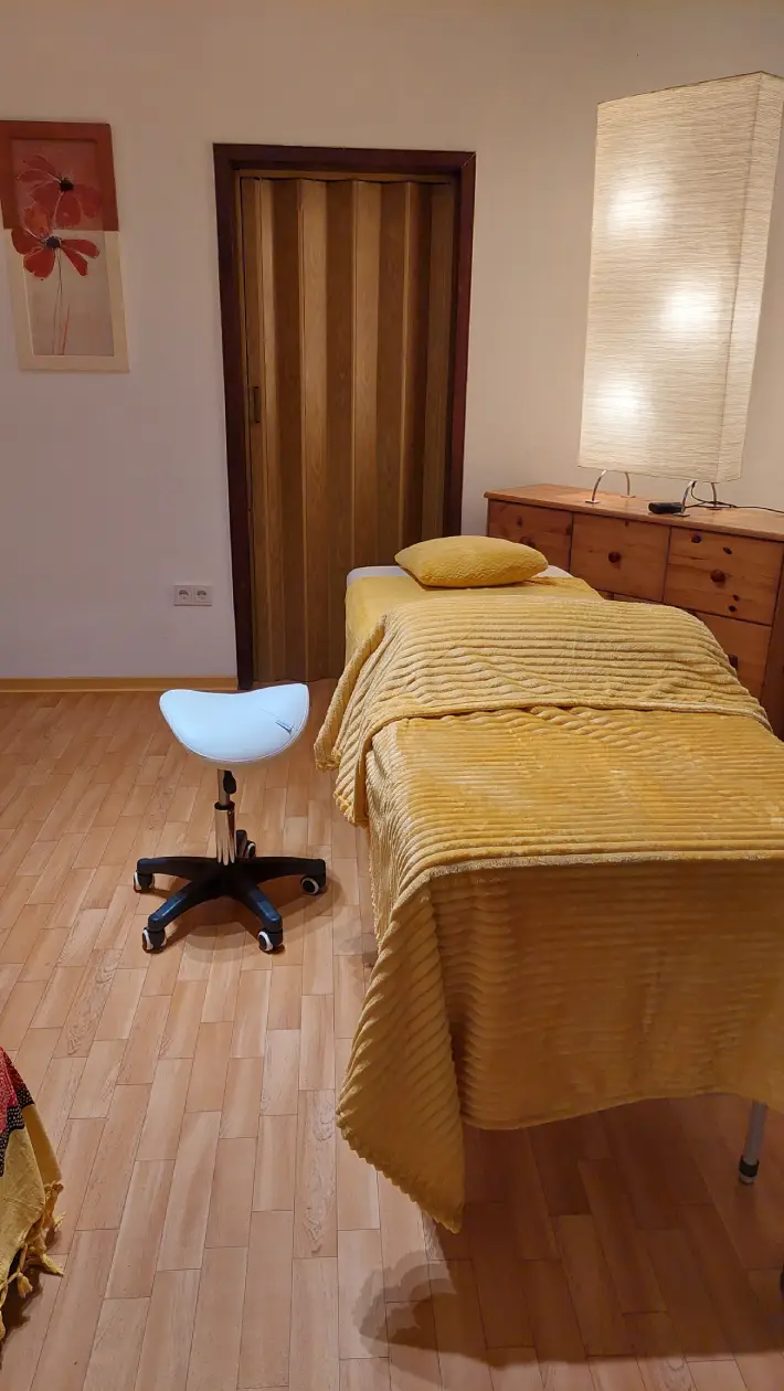 Sanfte Berührung bei einer Strömen-Behandlung